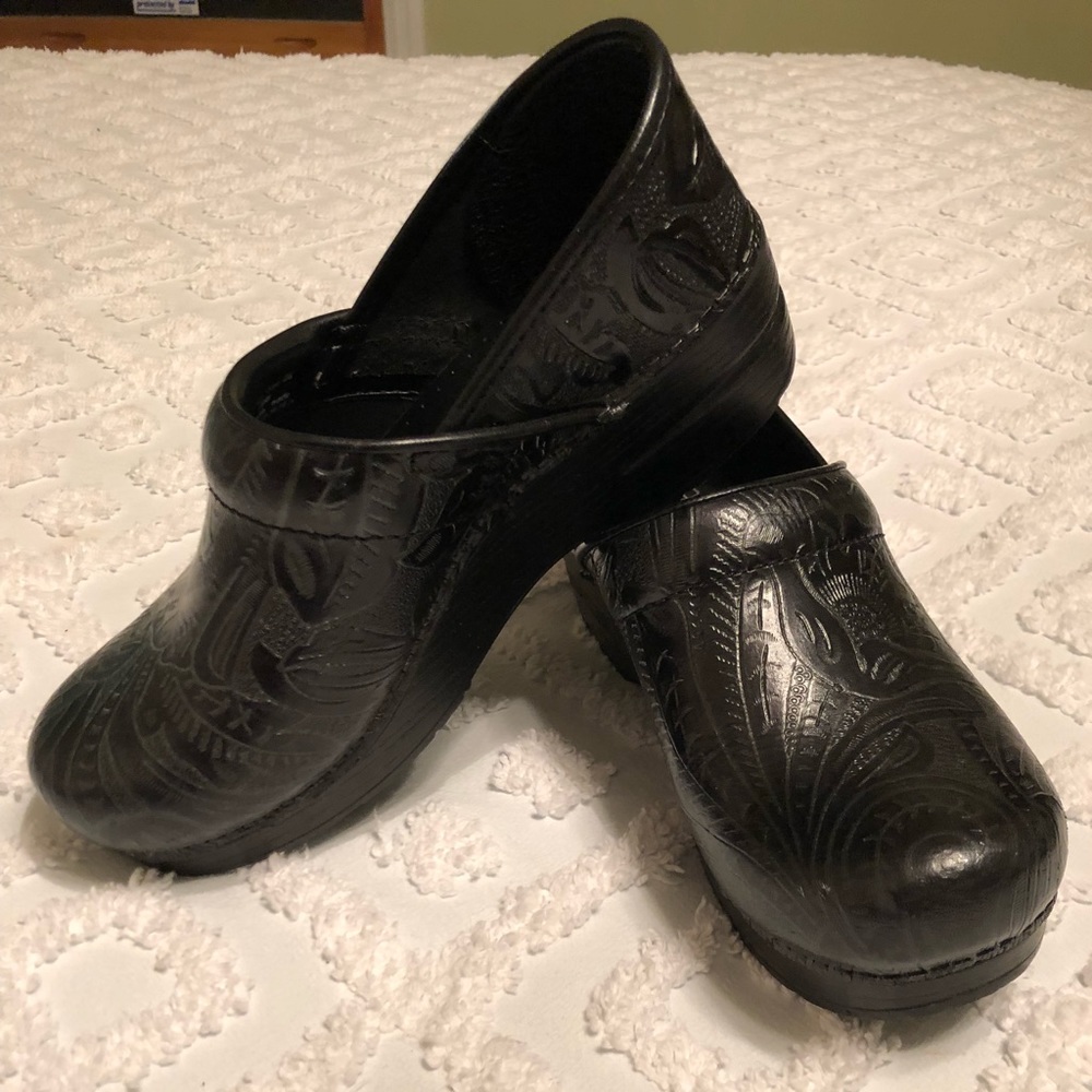Dansko clogs Eu size 38 Black textured leather